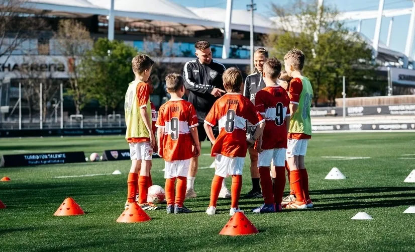 Bentour Reisen-VfB Stuttgart Fußballschule İş Birliğinin Kapsamı Genişletiliyor